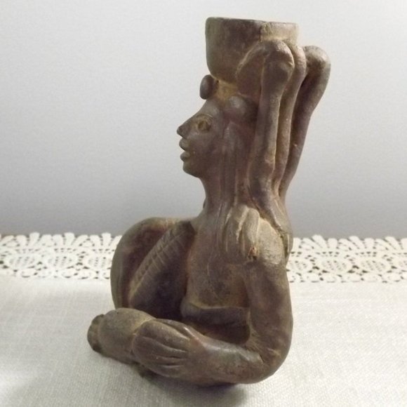 Vintage Seated Primitive Clay Figure with Maize - Picture 4 of 9